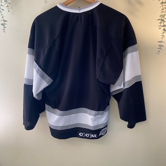 Vintage CCM NHL Los Angeles Kings Hockey Jersey - Black and White - Picture 4 of 4